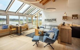 Stille X Weite - Hochwertige Wohnung Mit See-Panorama
